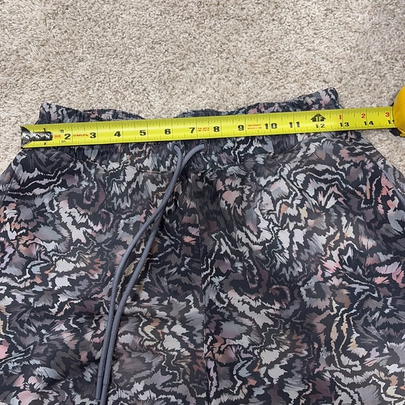 EUC Athleta Crossroads Shorts - XS - Picture 7 of 9